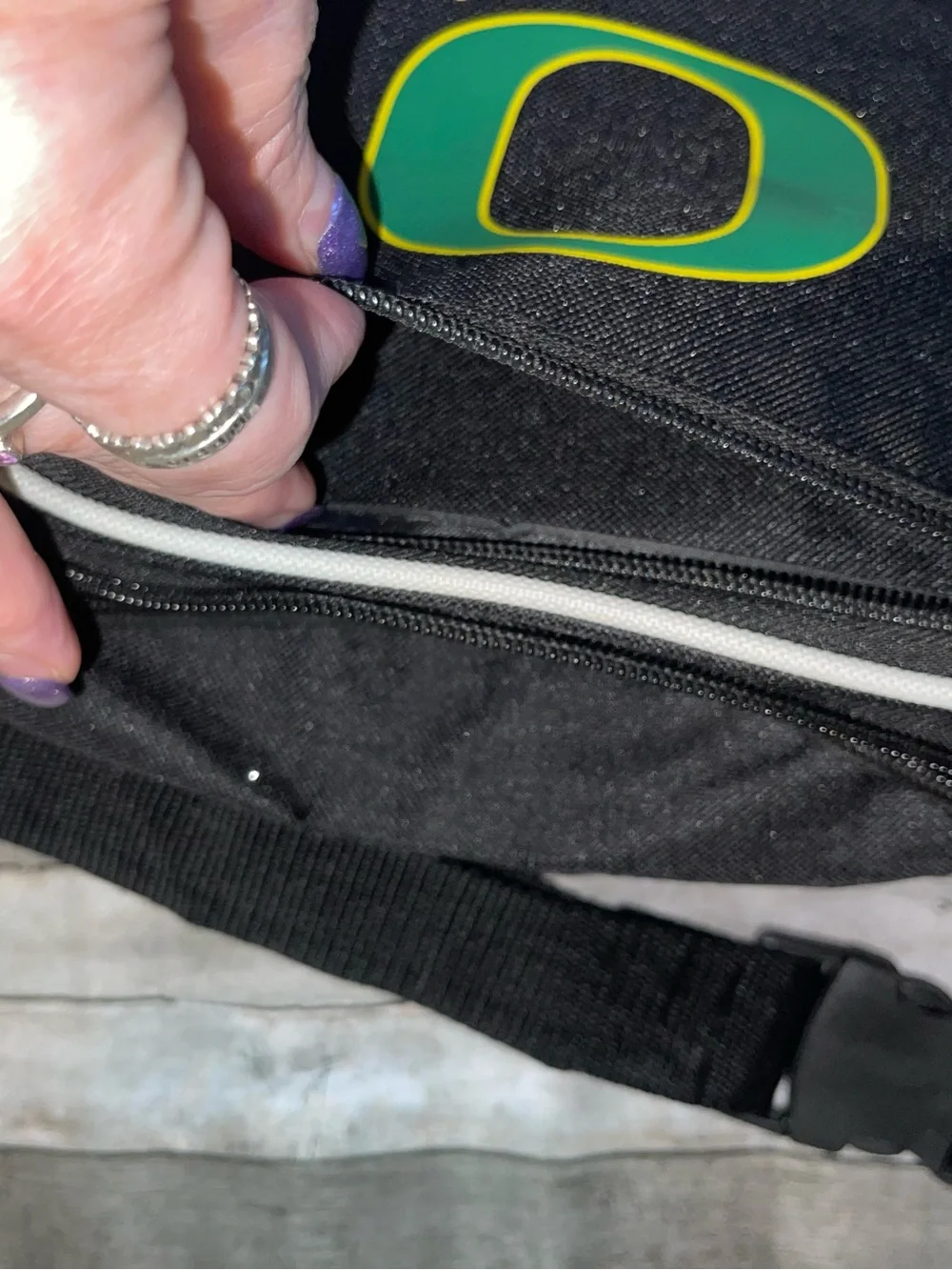 University of Oregon Fanny Pack Oregon Ducks Men & Women Waist Bag - Picture 2 of 7